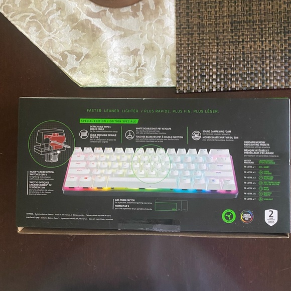 Razor Huntsman Mini Special Edition White 60% Keyboard - Picture 2 of 3